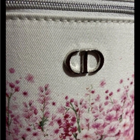 Christian Dior Beauty NIB White Vanity 2021 Limited Edition pink Floral Bag - Picture 2 of 10